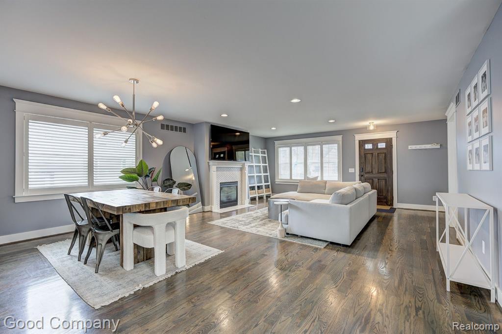 995 Cambridge Road Berkley, MI 48072 - Photo 6 of 55