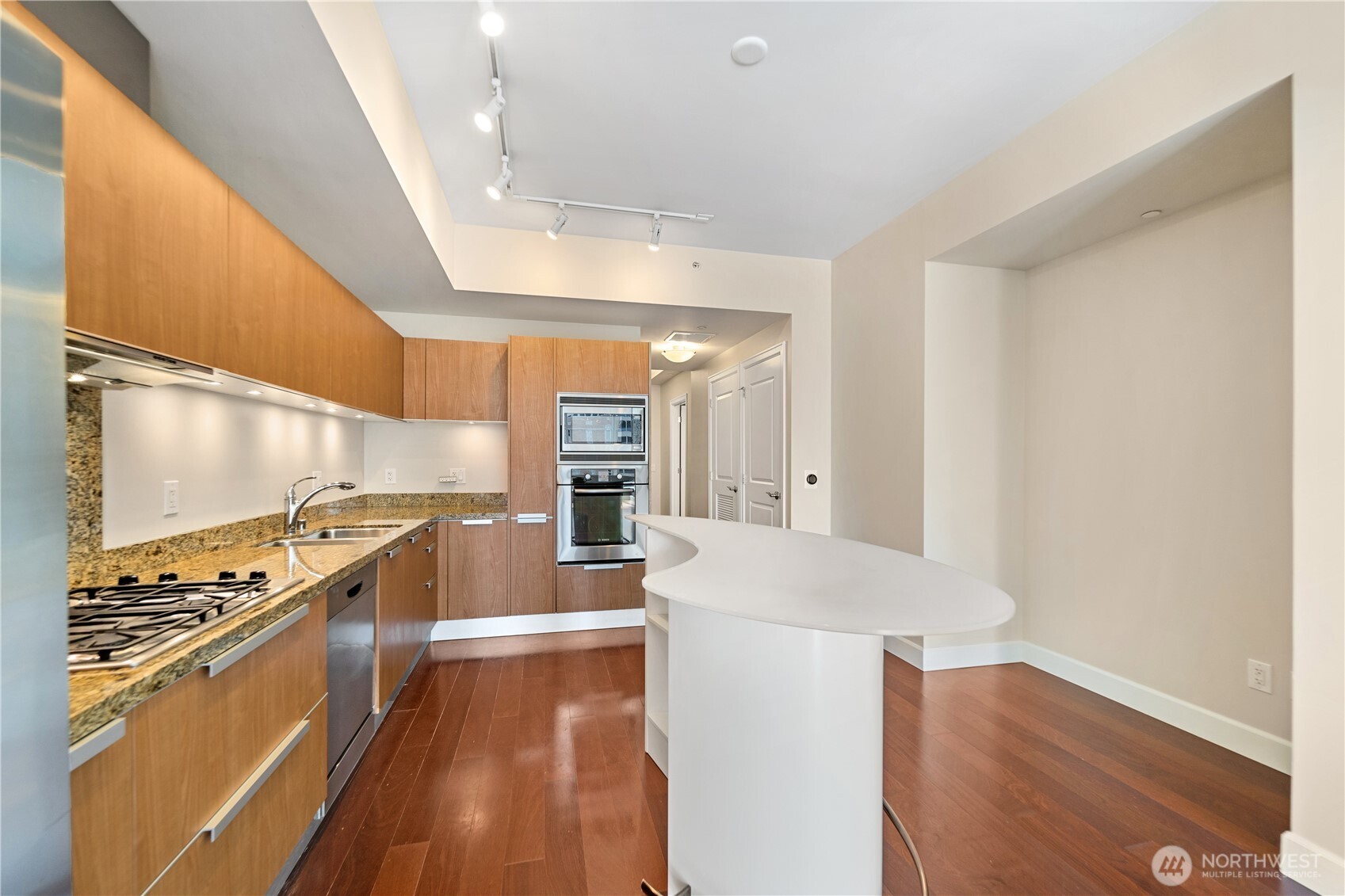 1920 4th Avenue, Unit 907 Seattle, WA 98101 - Photo 6 of 36