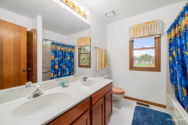 $450,000 | 135 Chesterfield Drive, Oswego, IL 60543