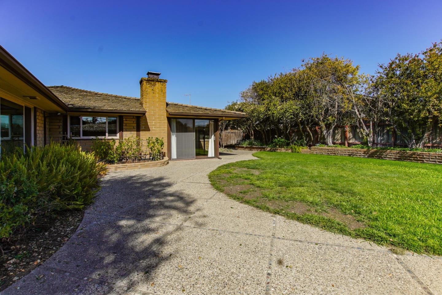 1521 Cienega Road Hollister, CA 95023 - Photo 45 of 56 a front view of a house with yard and green space