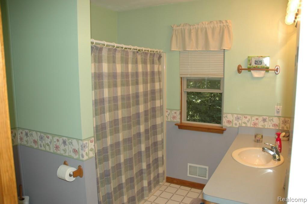 3131 North Summers Road Imlay City, MI 48444 - Photo 20 of 34 Full Bathroom
