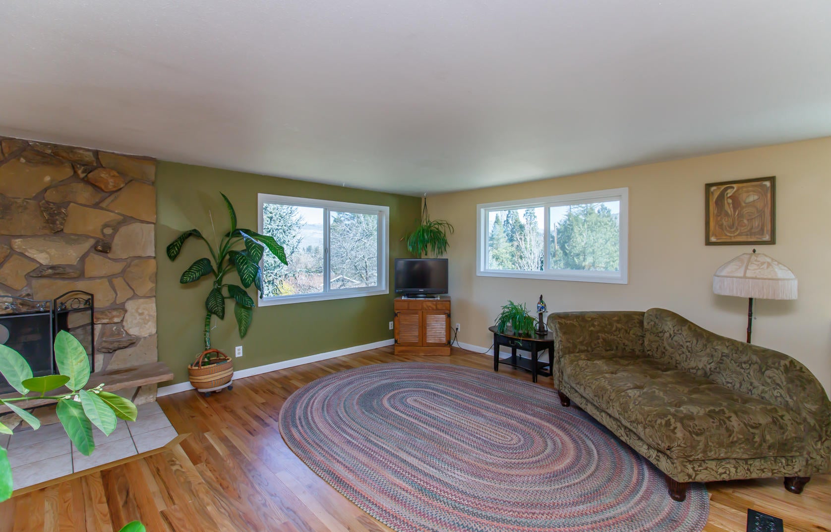 40 Allen Lane Talent, OR 97540 - Photo 7 of 30 Living room