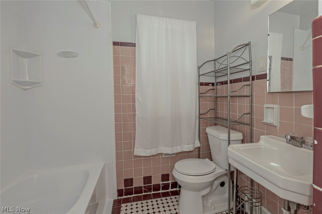 3266 Yorkshire Road Cleveland, OH 44118 - Photo 14 of 34
