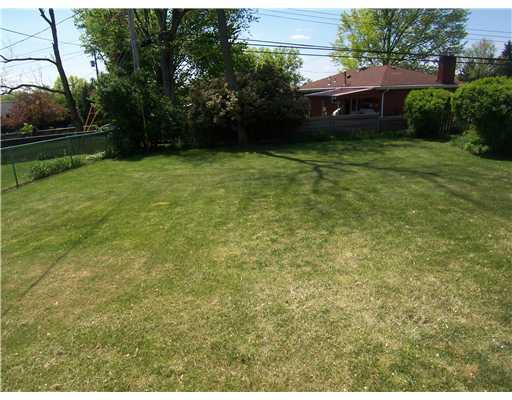 69 Rose Leaf Road Pittsburgh, PA 15220 - Photo 3 of 9 Yard/Garden.