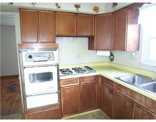 69 Rose Leaf Road Pittsburgh, PA 15220 - Photo 6 of 9 Kitchen.