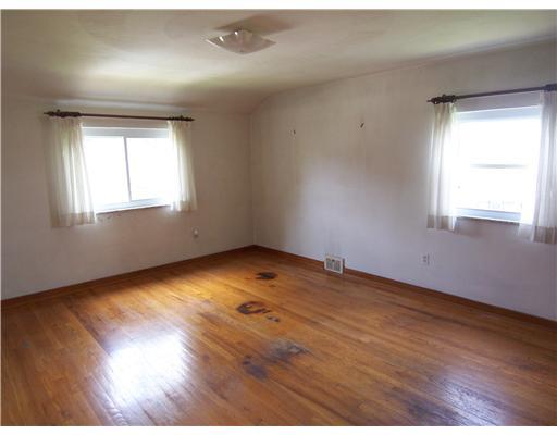 69 Rose Leaf Road Pittsburgh, PA 15220 - Photo 7 of 9 Master Bedroom.