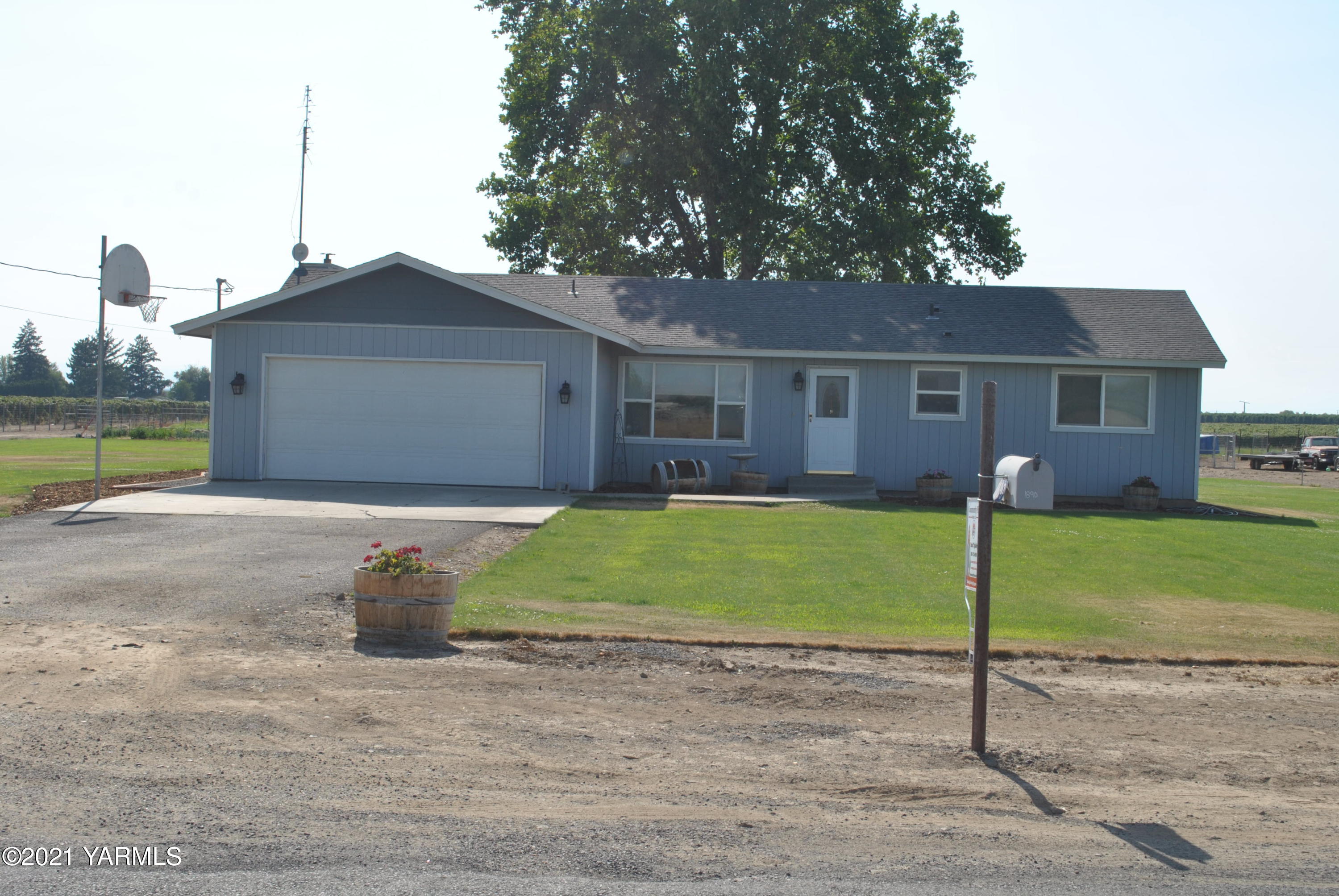 1890 County Line Road Grandview, WA 98930 - Photo 2 of 19 DSC_4048