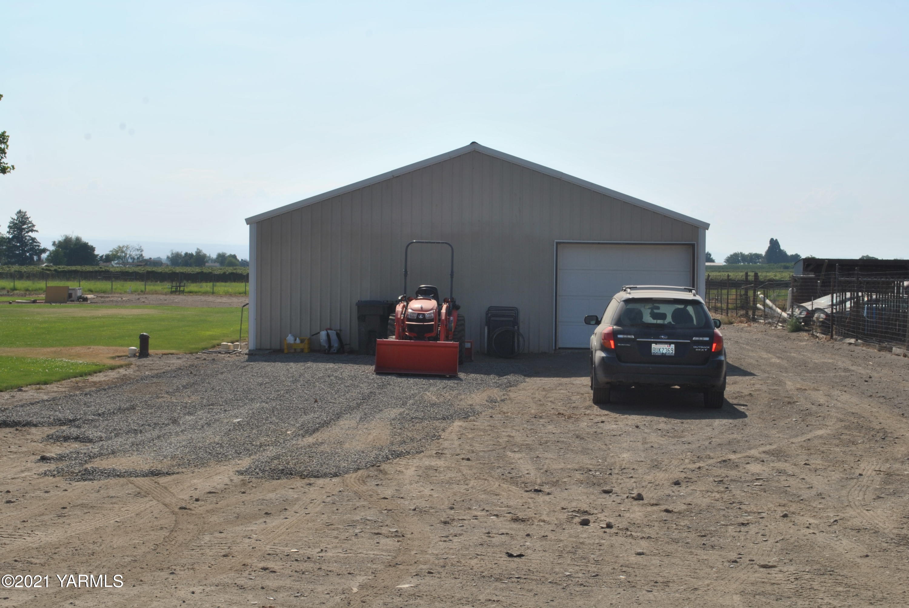 1890 County Line Road Grandview, WA 98930 - Photo 3 of 19 DSC_4050