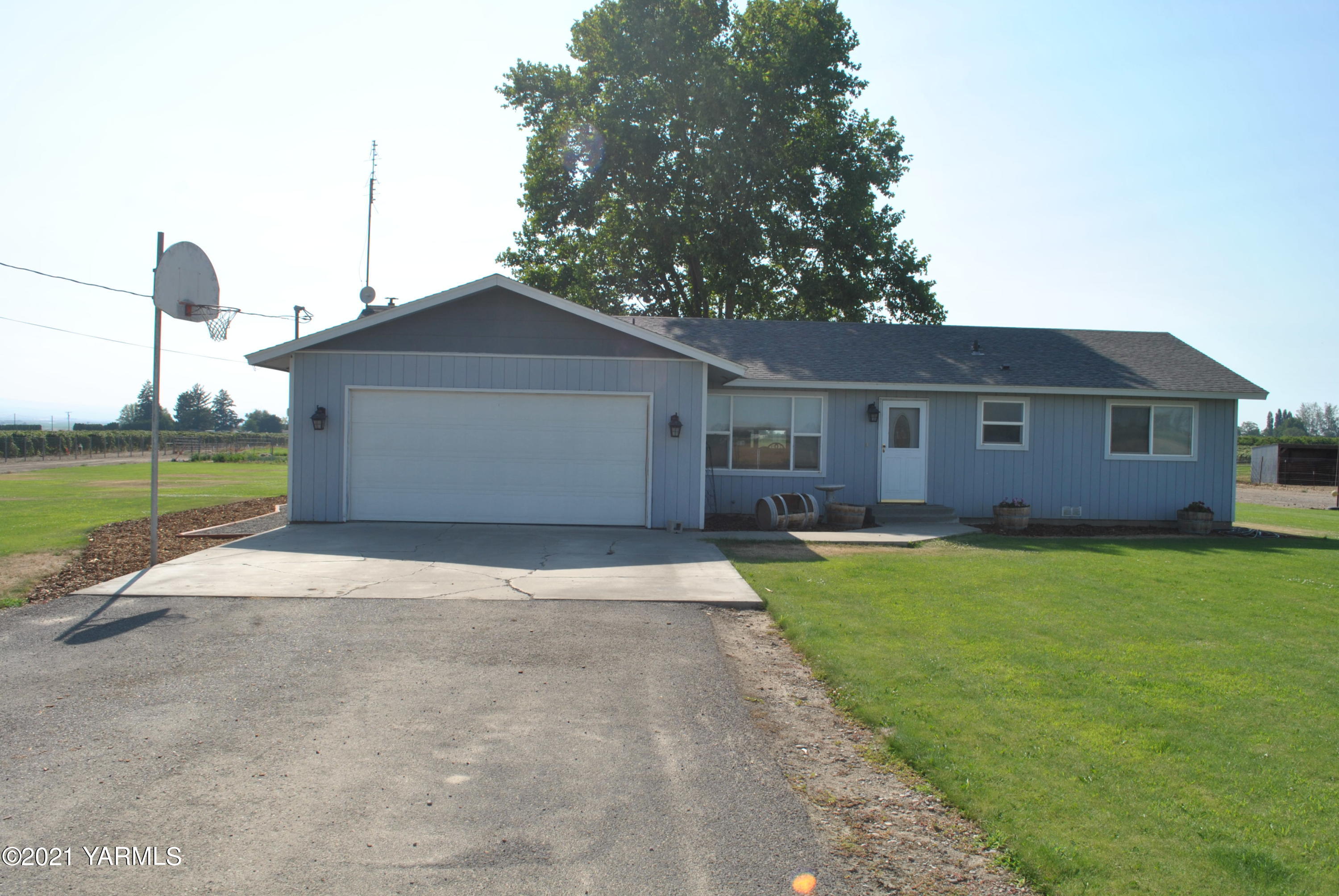 1890 County Line Road Grandview, WA 98930 - Photo 4 of 19 DSC_4053