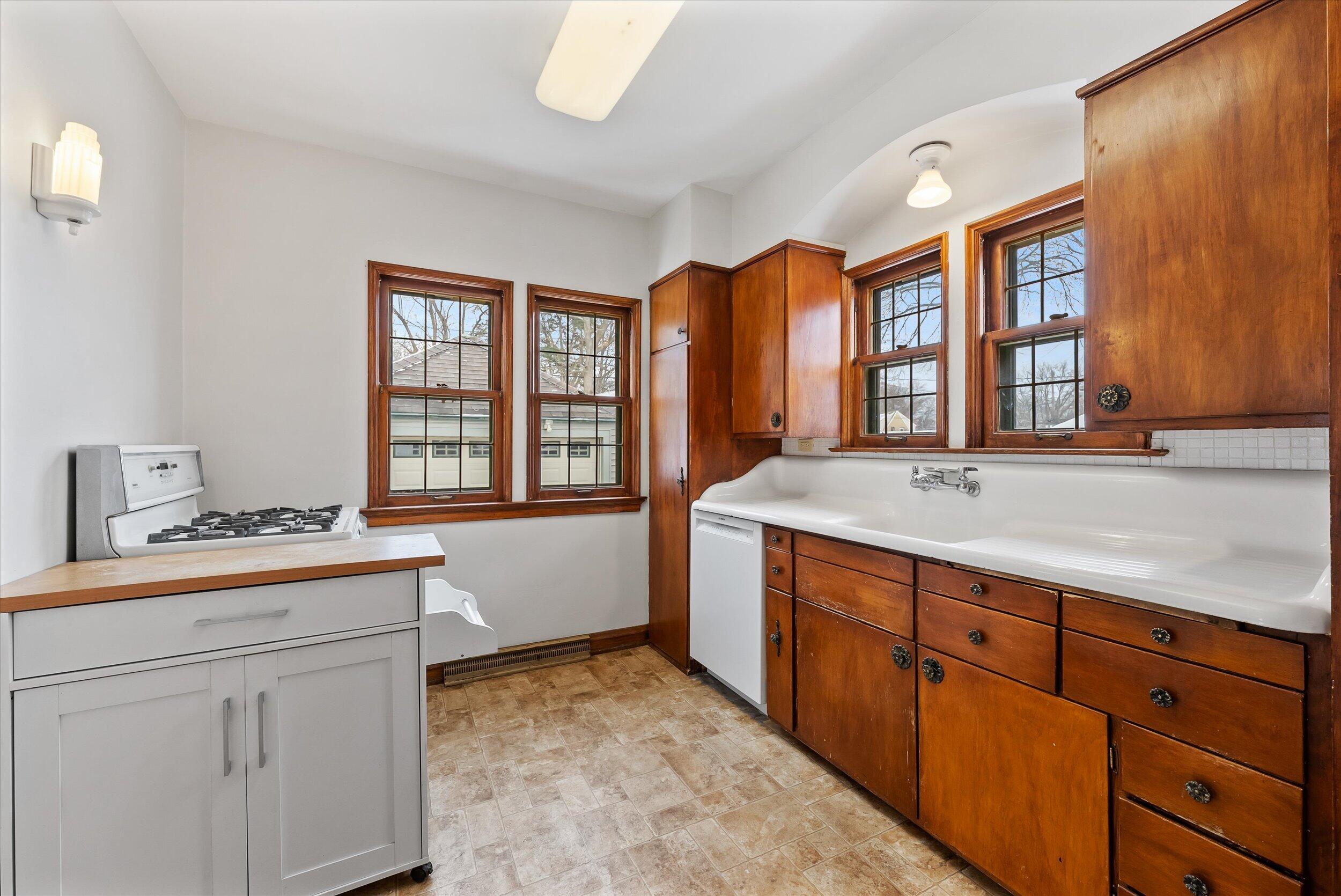 402 North 74th Street Milwaukee, WI 53213 - Photo 12 of 54 Kitchen