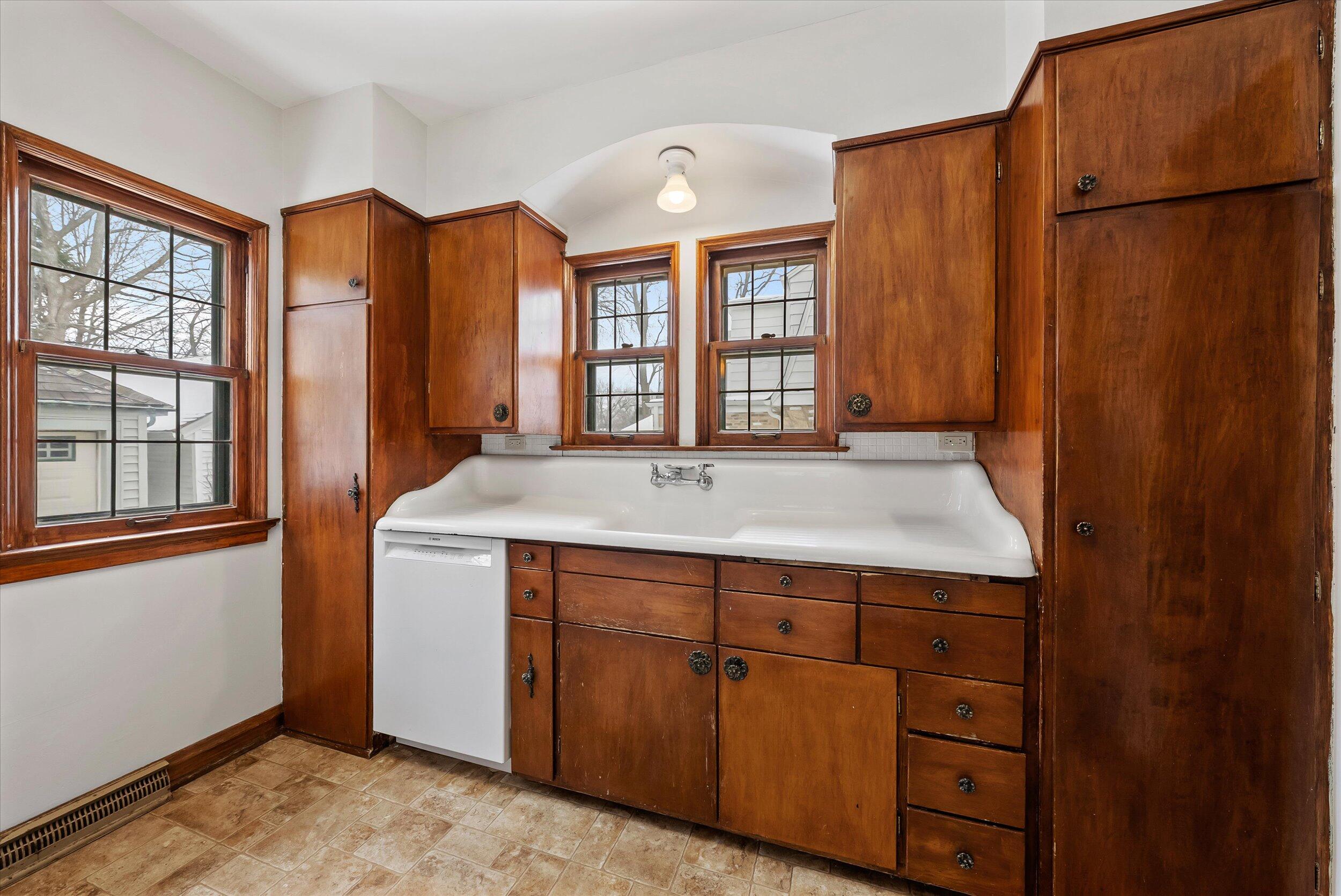 402 North 74th Street Milwaukee, WI 53213 - Photo 15 of 54 Kitchen