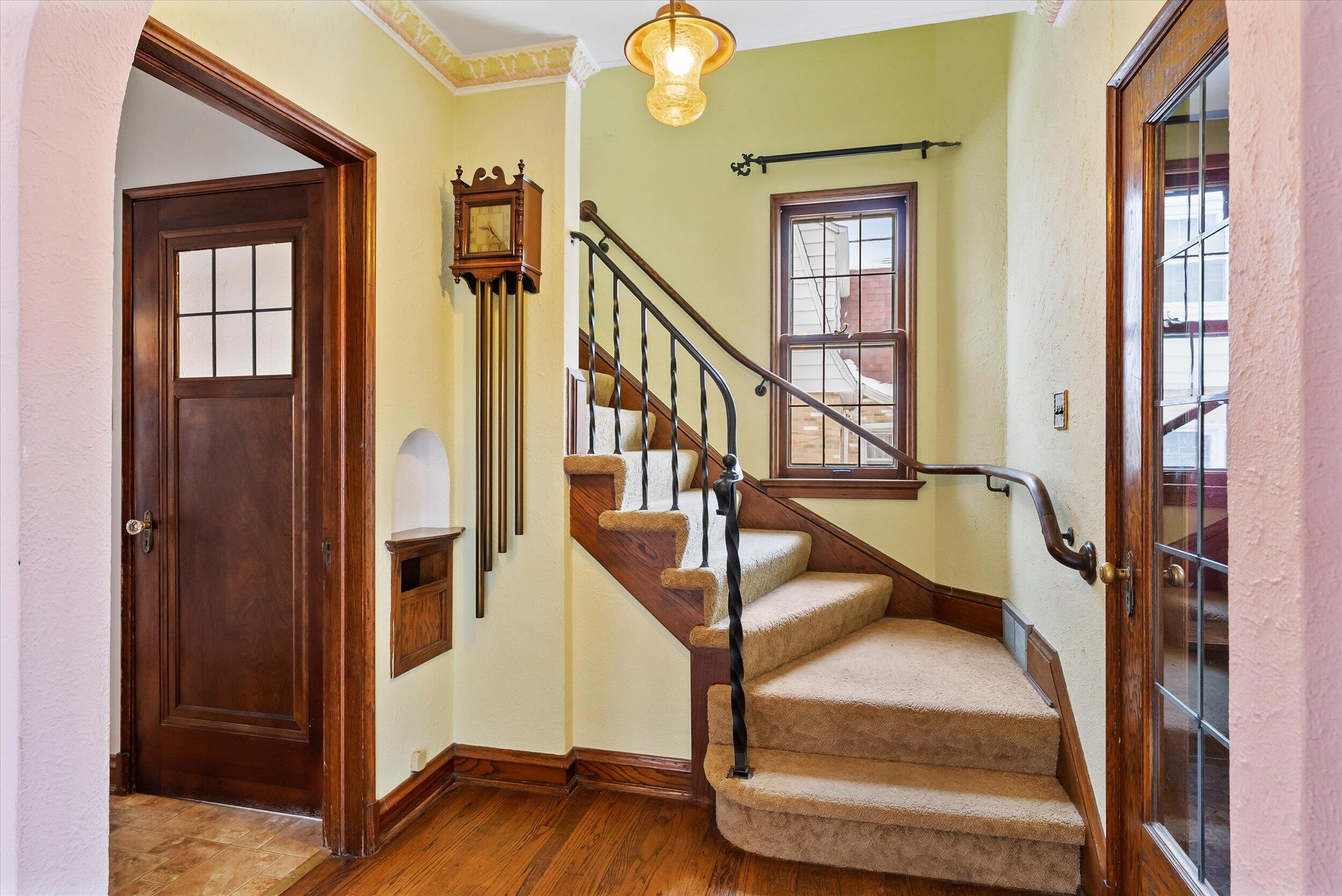 402 North 74th Street Milwaukee, WI 53213 - Photo 19 of 54 Stairs