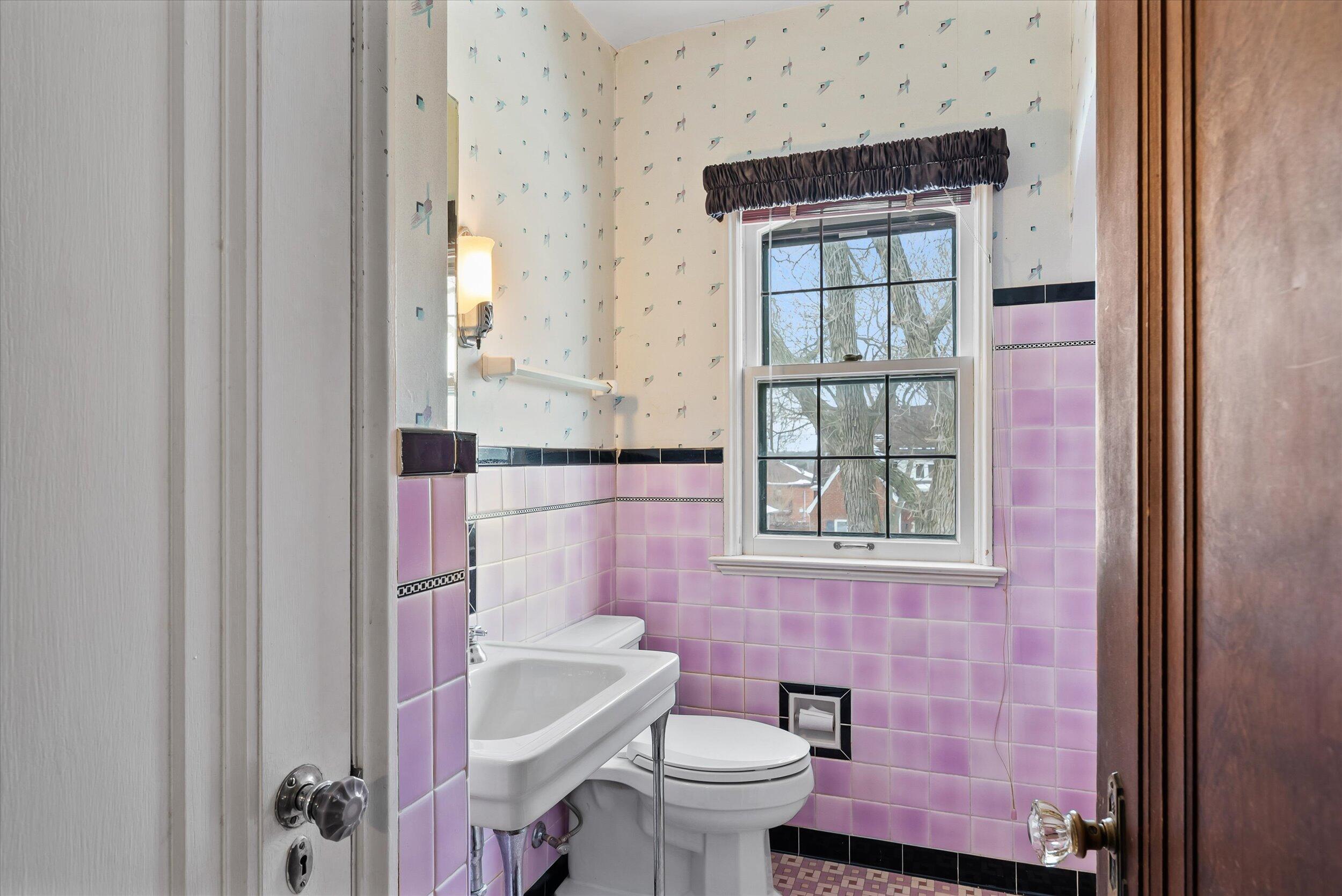 402 North 74th Street Milwaukee, WI 53213 - Photo 31 of 54 Full bath - upper