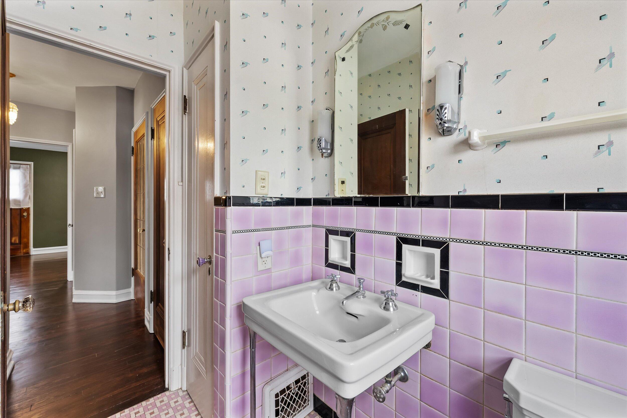 402 North 74th Street Milwaukee, WI 53213 - Photo 33 of 54 Full bath - upper