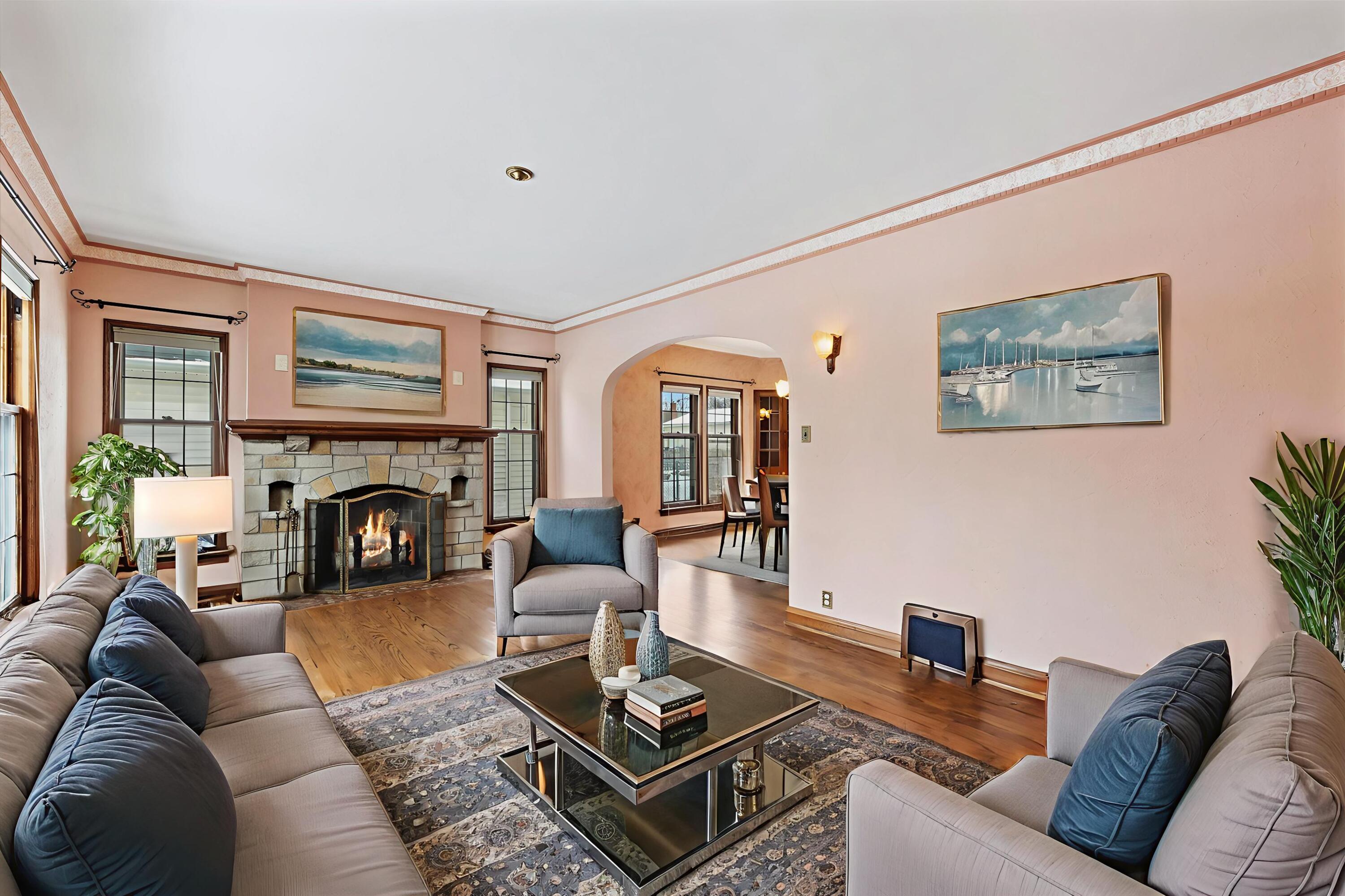 402 North 74th Street Milwaukee, WI 53213 - Photo 4 of 54 Living Room