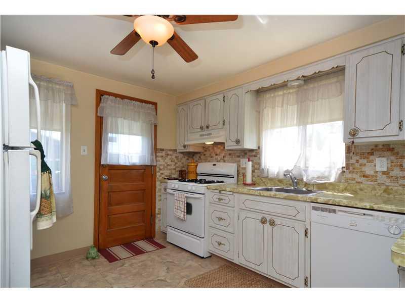 100 Ann Street McKees Rocks, PA 15136 - Photo 11 of 25 Kitchen.