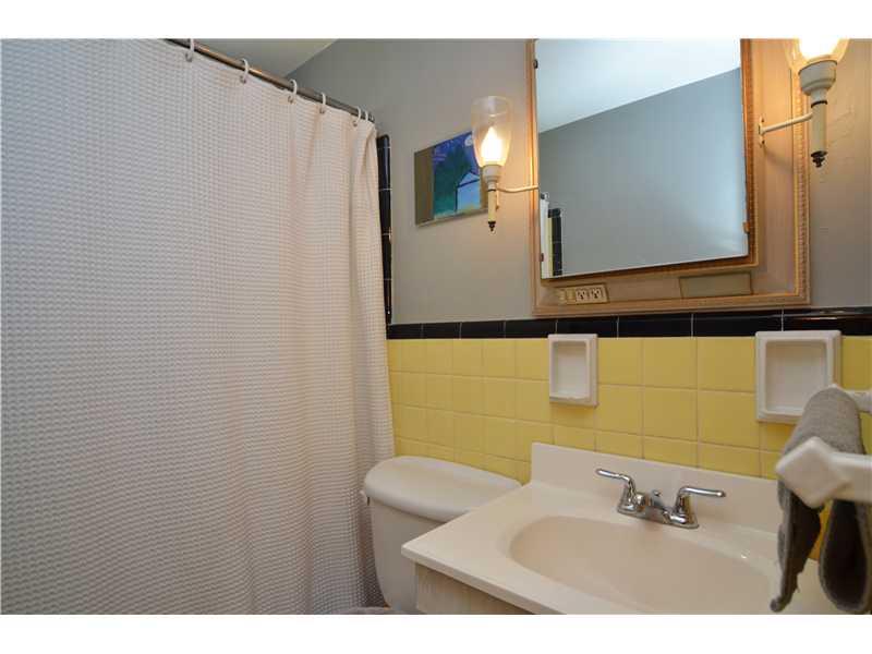 100 Ann Street McKees Rocks, PA 15136 - Photo 15 of 25 Full Bath.