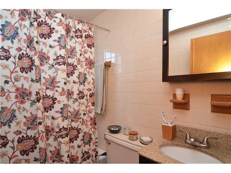 100 Ann Street McKees Rocks, PA 15136 - Photo 17 of 25 Full Bath.