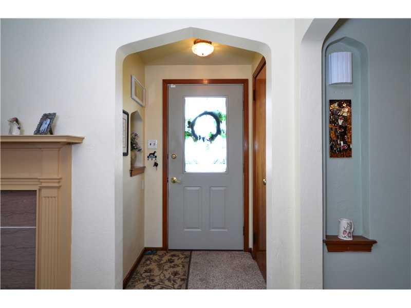 100 Ann Street McKees Rocks, PA 15136 - Photo 3 of 25 Entry/Foyer.