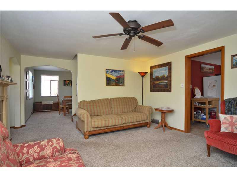 100 Ann Street McKees Rocks, PA 15136 - Photo 6 of 25 Living Room.
