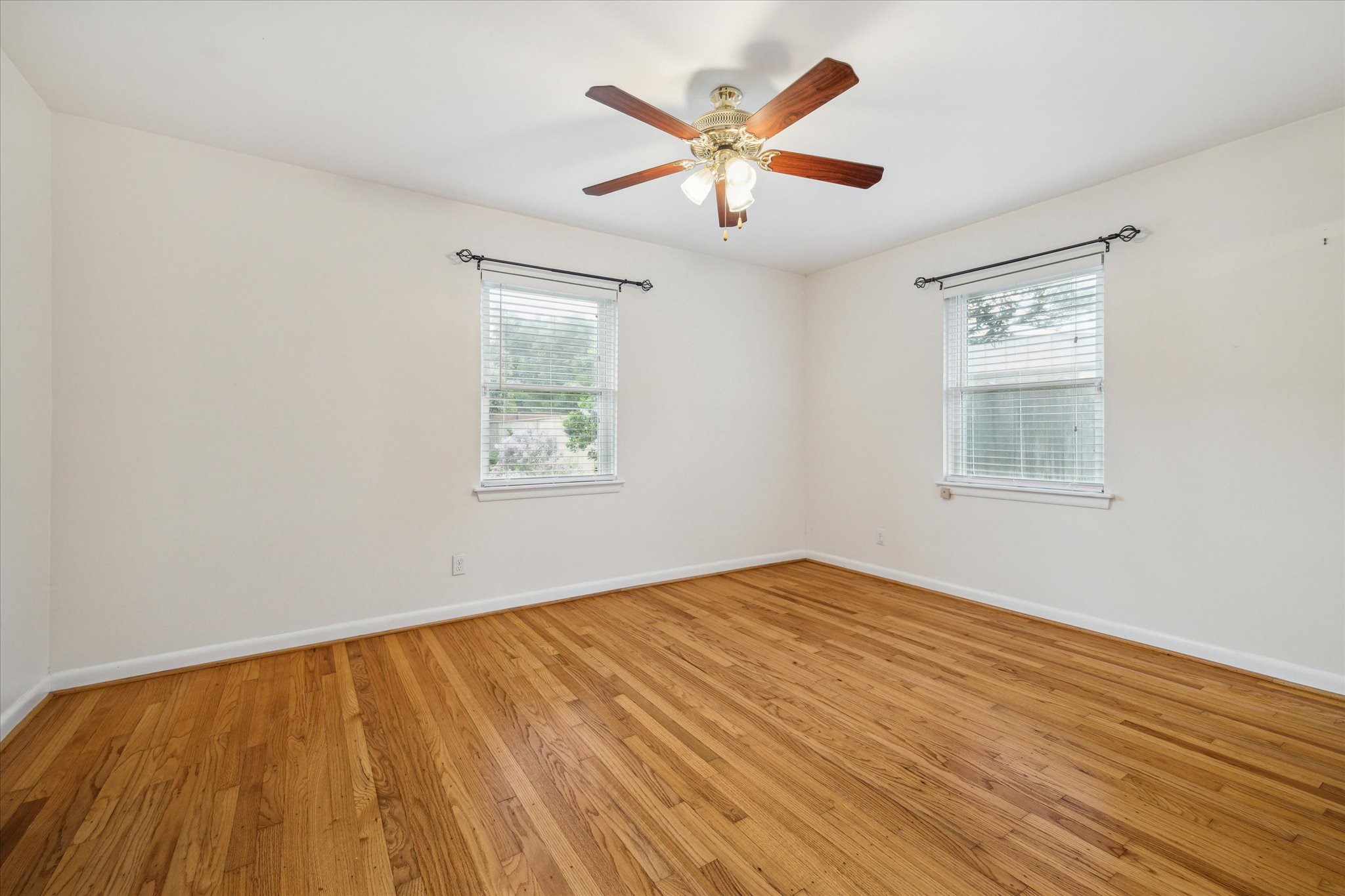 1124 Springrock Lane Houston, TX 77055 - Photo 6 of 12 Gallery Image 6