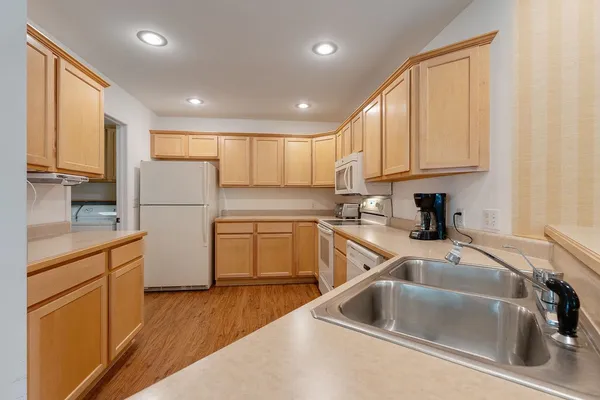 $340,000 | 1902 Huntington Park Drive, Unit 1902, Reedsburg, WI 53959