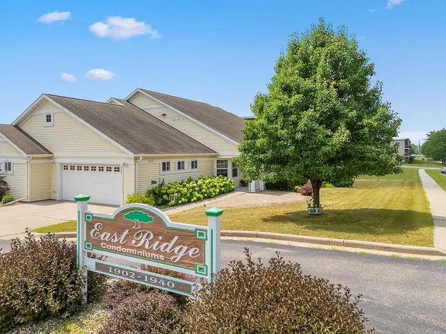 $350,000 | 1902 Huntington Park Drive, Unit 1902, Reedsburg, WI 53959