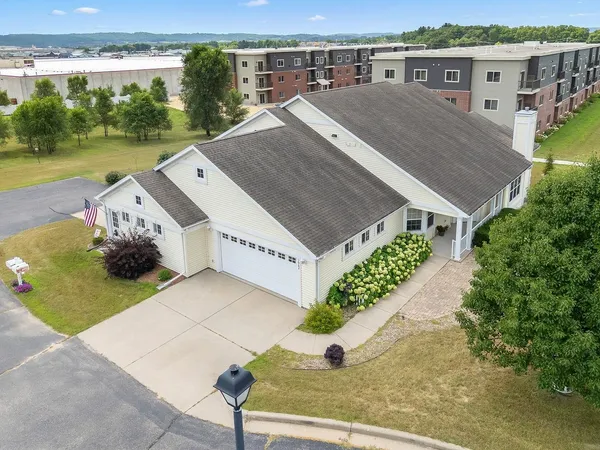 $340,000 | 1902 Huntington Park Drive, Unit 1902, Reedsburg, WI 53959
