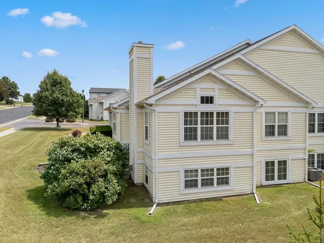 $350,000 | 1902 Huntington Park Drive, Unit 1902, Reedsburg, WI 53959