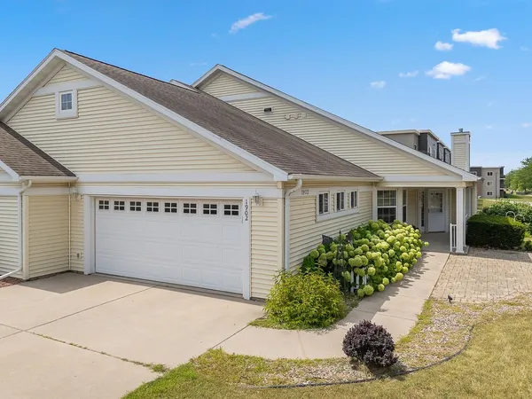 $340,000 | 1902 Huntington Park Drive, Unit 1902, Reedsburg, WI 53959