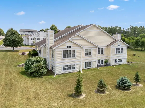 $340,000 | 1902 Huntington Park Drive, Unit 1902, Reedsburg, WI 53959