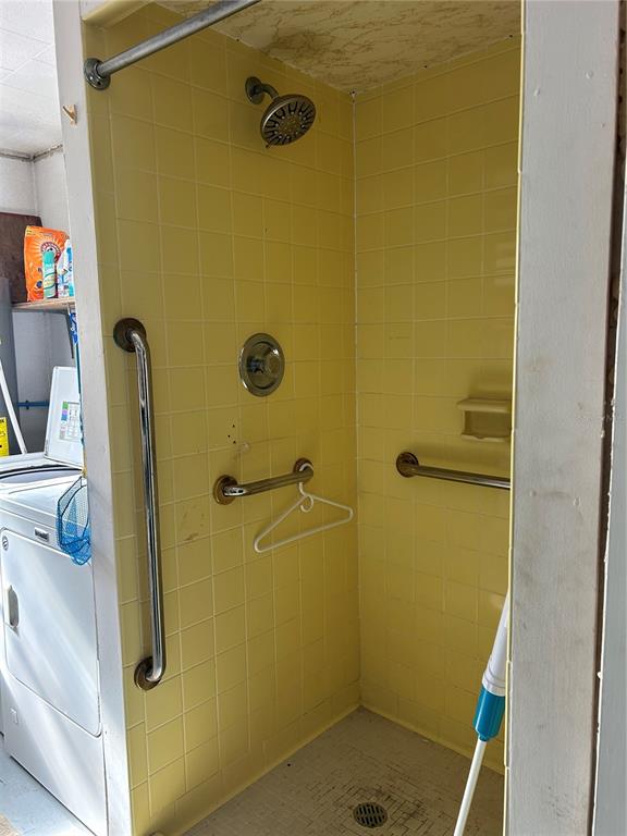 5325 Boca Raton Avenue Sarasota, FL 34234 - Photo 20 of 50 a bathroom with a shower