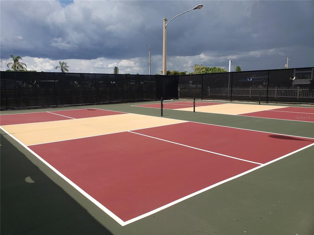 5325 Boca Raton Avenue Sarasota, FL 34234 - Photo 39 of 50 a view of tennis court