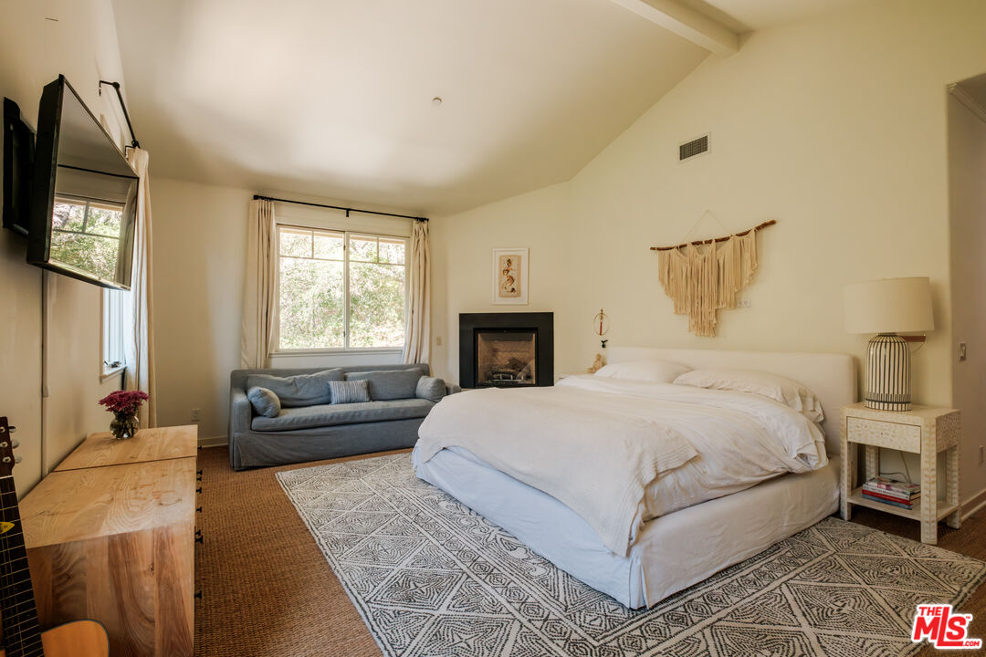 21717 Encina Road Topanga, CA 90290 - Photo 22 of 60