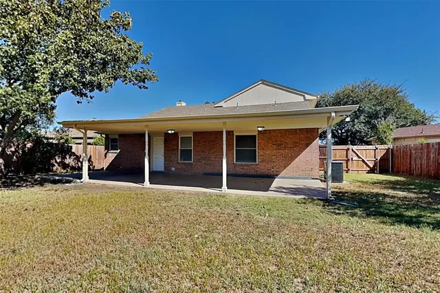 $2,075 | 909 Comiskey Court, Saginaw, TX 76179