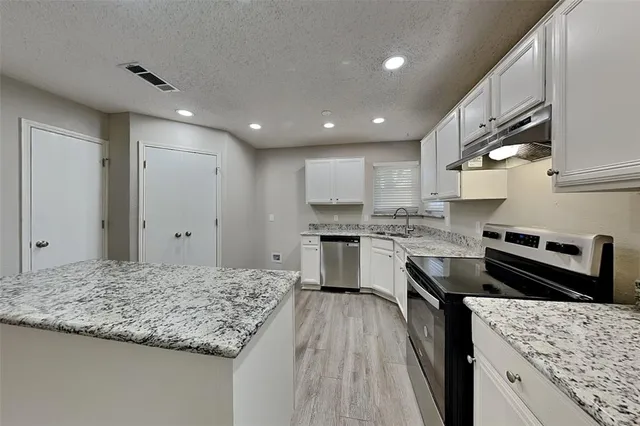 $2,075 | 909 Comiskey Court, Saginaw, TX 76179