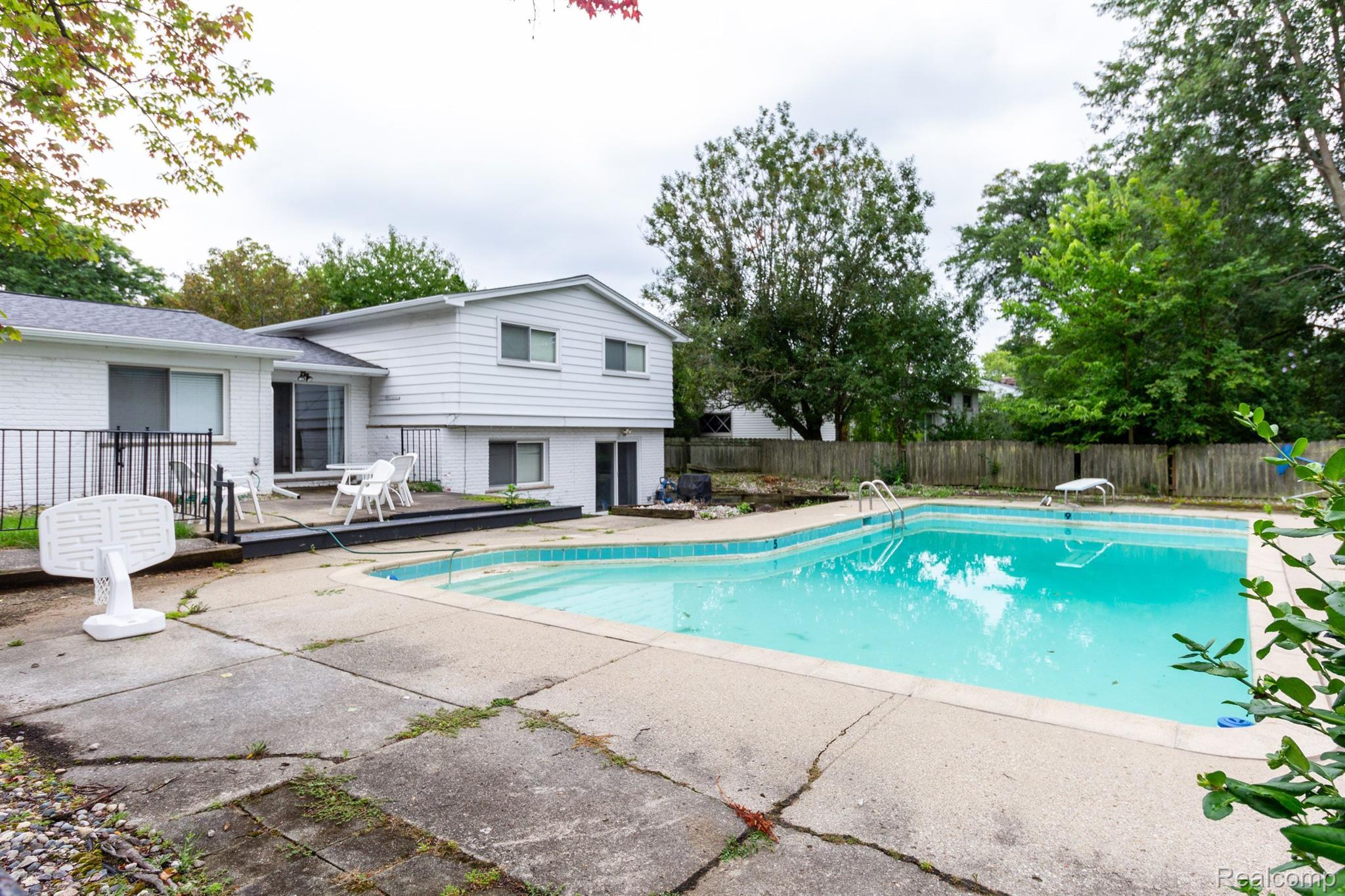7066 Valleybrook Road West Bloomfield, MI 48322 - Photo 36 of 42 Gallery Image 36