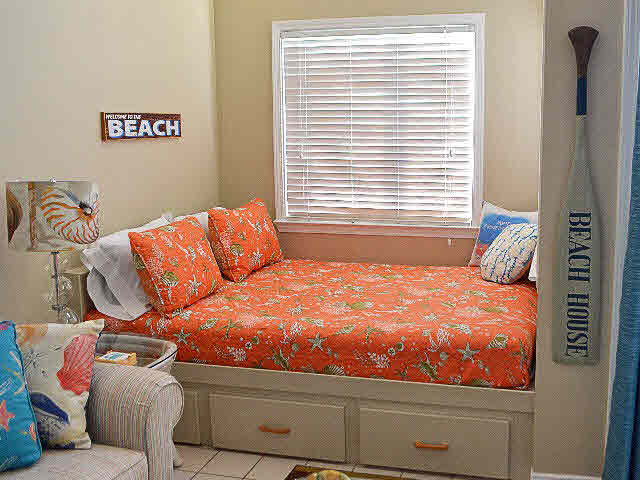 497 Plantation Road, Unit 1367 Gulf Shores, AL 36542 - Photo 7 of 11 Downstairs Bed