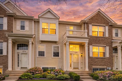 $274,900 | 1276 Shamrock Lane, Pingree Grove, IL 60140