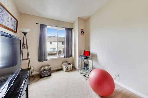 $274,900 | 1276 Shamrock Lane, Pingree Grove, IL 60140
