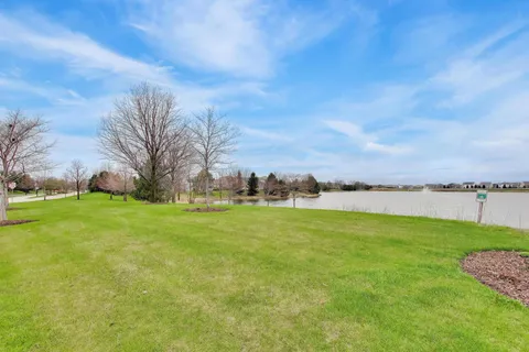 $274,900 | 1276 Shamrock Lane, Pingree Grove, IL 60140