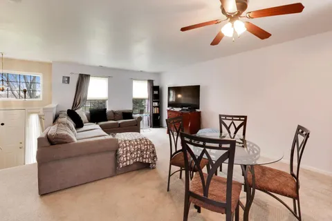 $274,900 | 1276 Shamrock Lane, Pingree Grove, IL 60140
