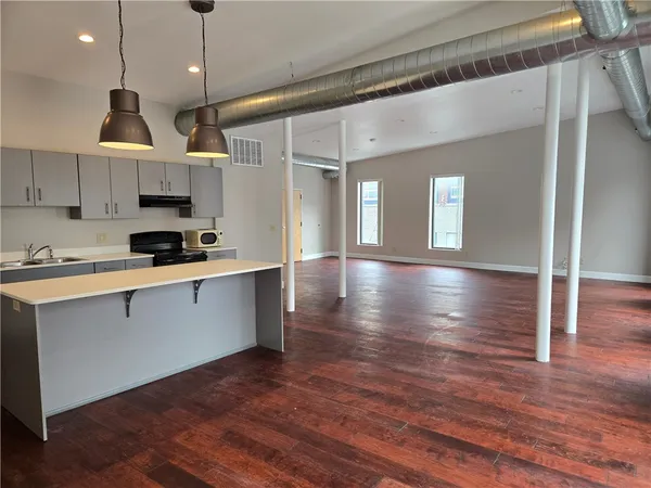 $2,200 | 320 East Avenue, Unit 200, Rochester, NY 14607