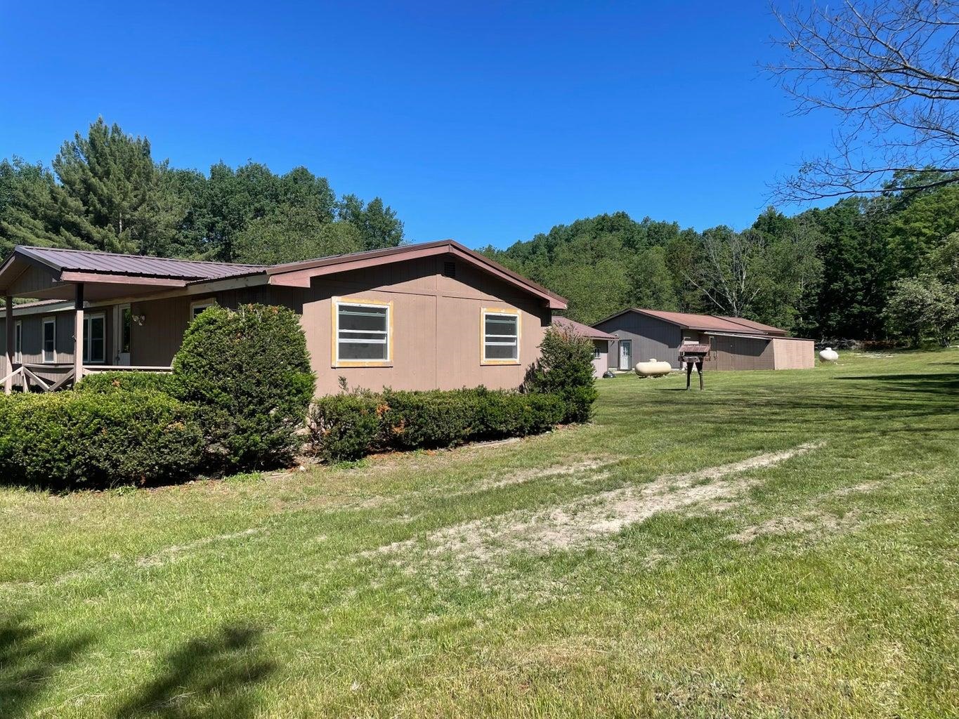 8700 North Higgins Lake Road Roscommon, MI 48653 - Photo 39 of 41 1923564-56b8aa3b-8c65-4168-886d-4124212655d5.JPG