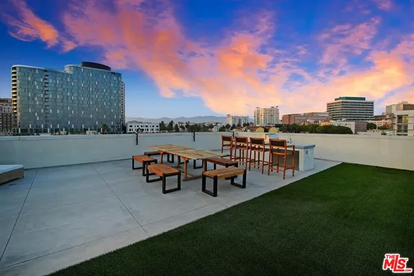 $3,175 | 2847 Leeward Avenue, Unit 206, Los Angeles, CA 90005