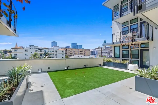 $3,175 | 2847 Leeward Avenue, Unit 206, Los Angeles, CA 90005
