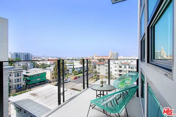 $3,175 | 2847 Leeward Avenue, Unit 206, Los Angeles, CA 90005