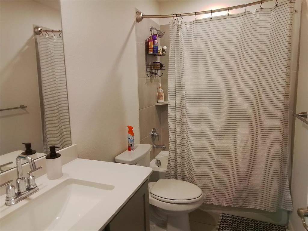 9712 Quail Pointe Road Aubrey, TX 76227 - Photo 18 of 22 3rd bathroom