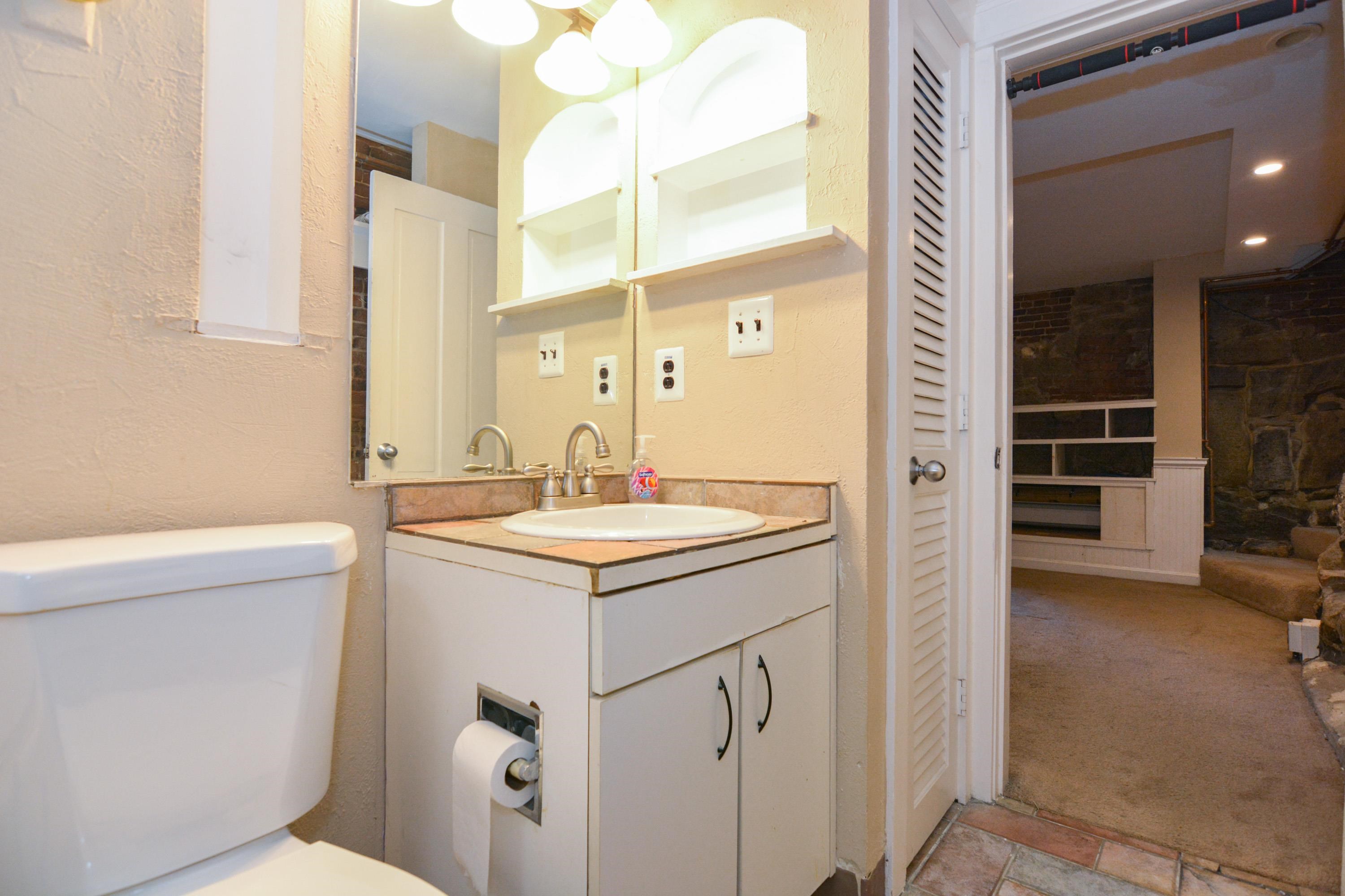 125 West Merrimack Street, Unit 2 Manchester, NH 03101 - Photo 17 of 36