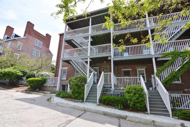 $360,000 | 125 West Merrimack Street, Unit 2, Manchester, NH 03101